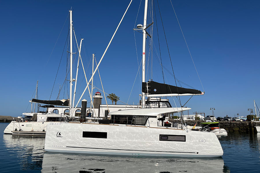 papagayo-beach-lanzarote-private-catamaran_2_l