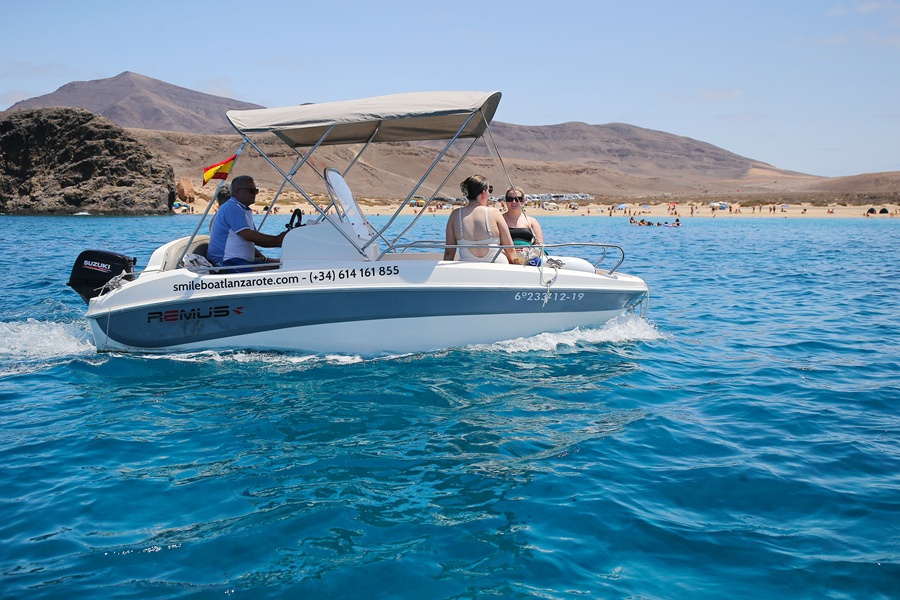 rent-a-boat-in-lanzarote2_l