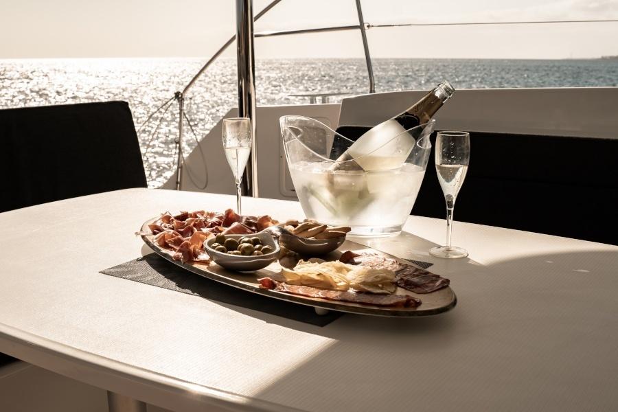 papagayo-beach-lanzarote-private-catamaran_3_l