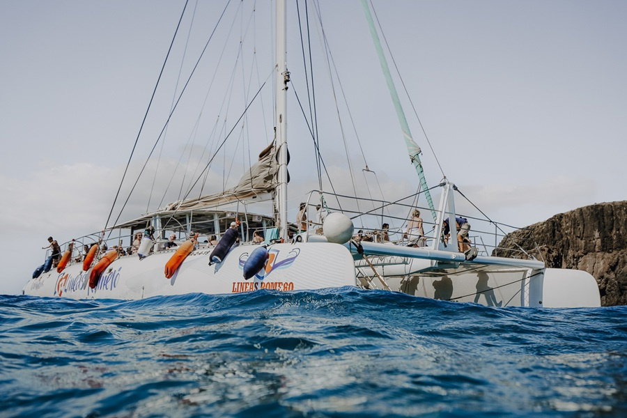 playa-blanca-mini-catamaran-cruise-lanzarote5_l
